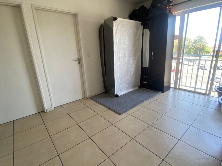 To Let 2 Bedroom Property for Rent in Cravenby Western Cape